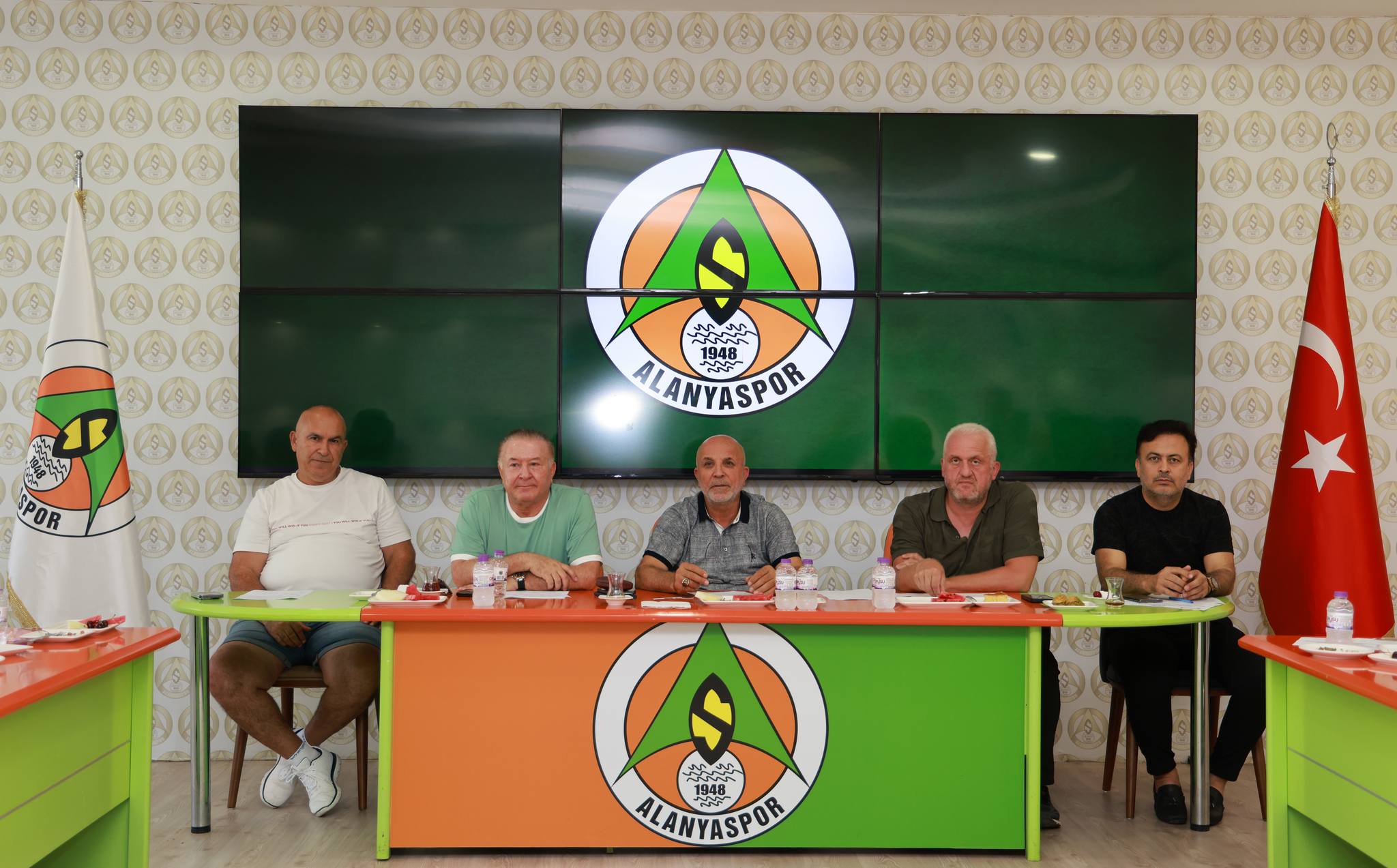 Alanyaspor Yeni Sezona Hazır: Heyecan Verici Planlar Masada!