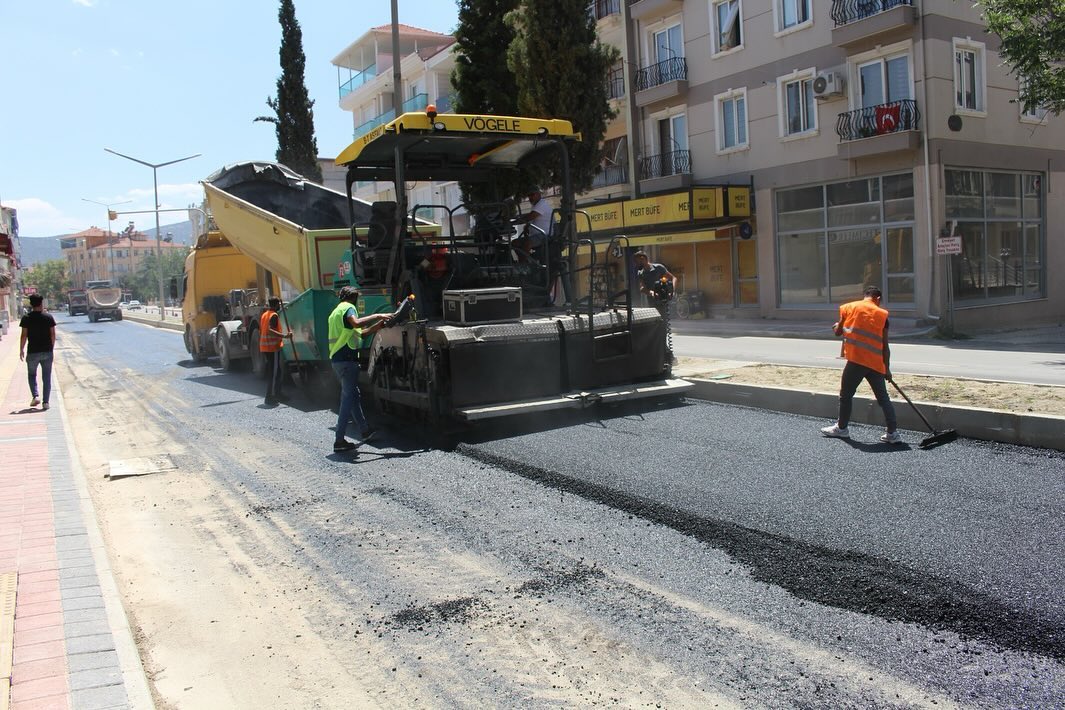 Korkuteli İstiklal Caddesi asfaltlanıyor 

Korkuteli’ye Antalya Büyükşehir Beled