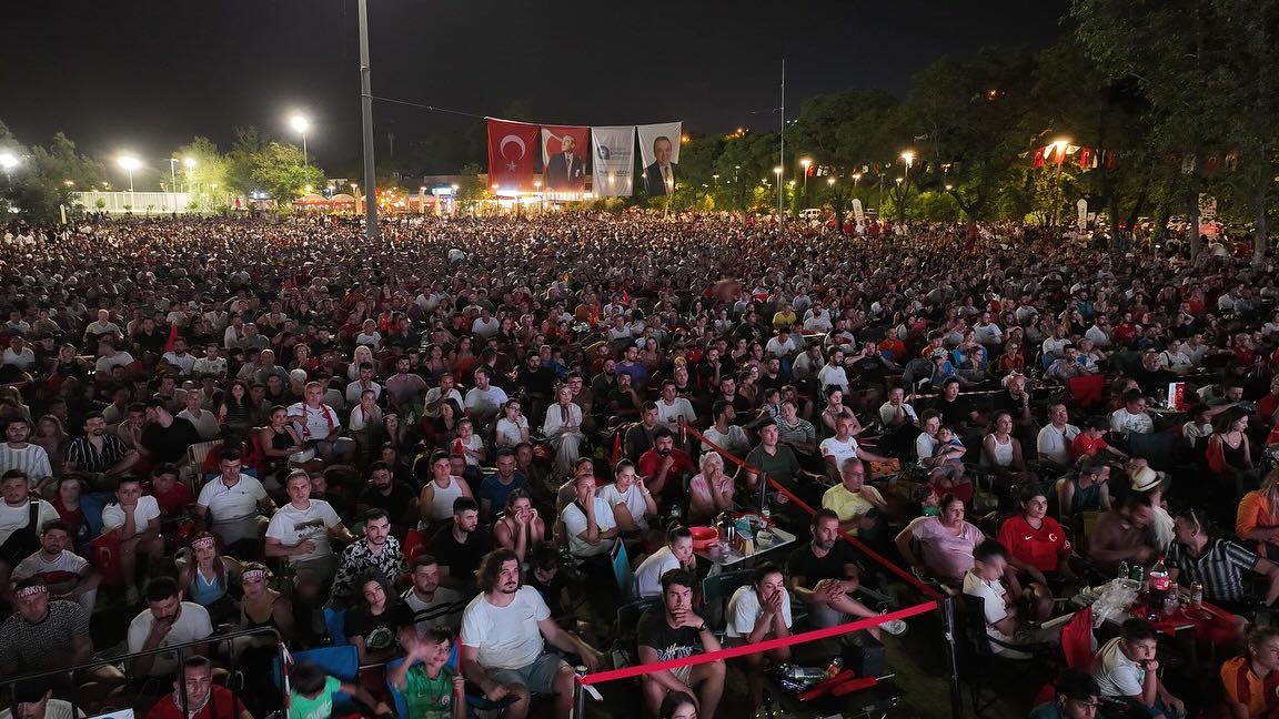 İlk yarıyı önde kapattık. Maçı da kazanarak çeyrek finale adımızı yazdıracağız i