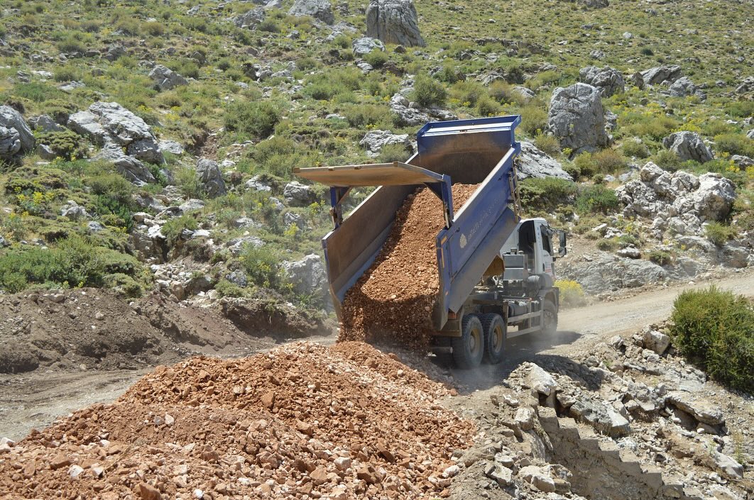 Yayla yollarını yeniliyoruz 

Antalya Büyükşehir Belediyesi olarak kırsalda hizm