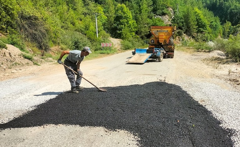 Kırsal yollarda asfalt bakım çalışmalarına devam ediyoruz 

Antalya Büyükşehir B