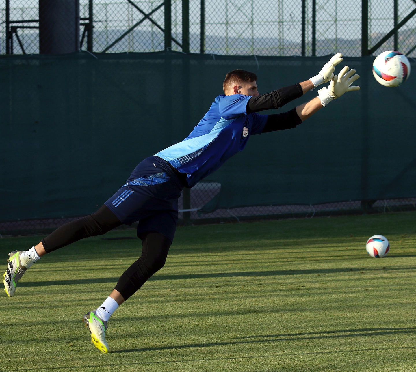 Günün ikinci antrenmanında kalecilerimiz.