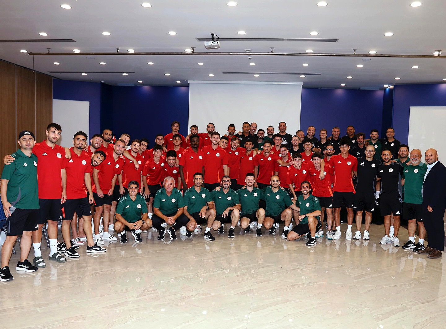 Takımımızın Burdur kampındaki ilk akşam yemeğinden sonra çifte kutlama yapıldı.