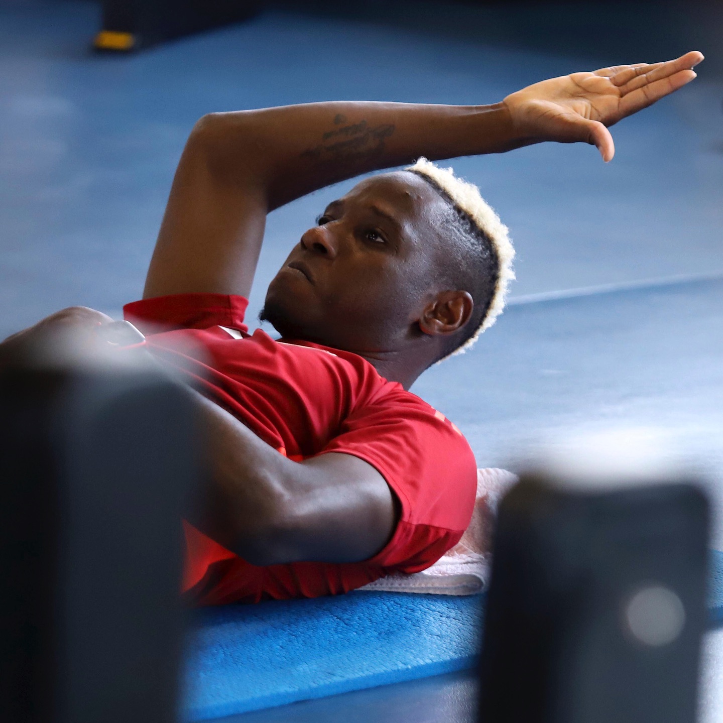 Akreplerimiz, günün ilk antrenmanını fitness salonunda gerçekleştirdi. Kaleciler