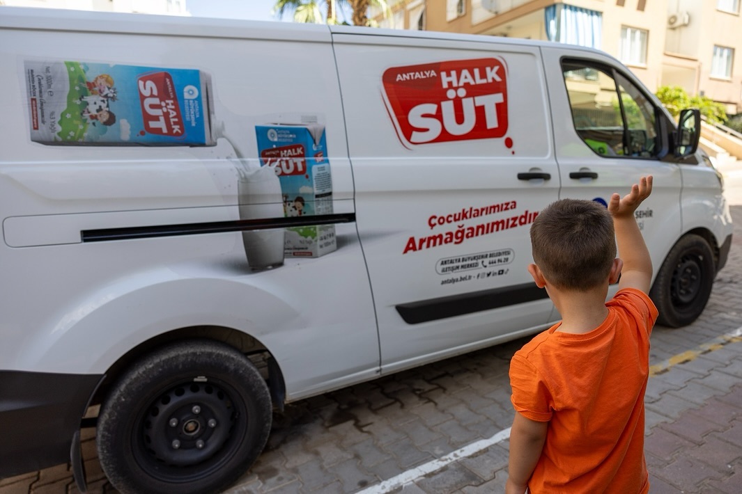 Halk Süt 4 yaşında 

Çocuklarımızı sağlıklı ve güvenli süt ile buluşturmak amacı