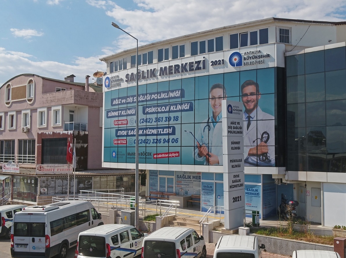 Sosyal güvence aramaksızın vatandaşlarımıza sağlık hizmeti veriyoruz 

Antalya B