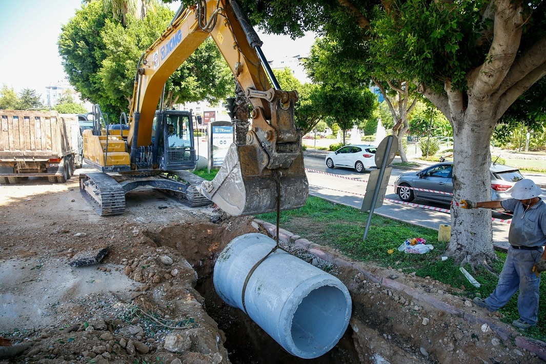 Yağmur suyu sorununu çözüyoruz 

Antalya Büyükşehir Belediyesi olarak planlı, ku