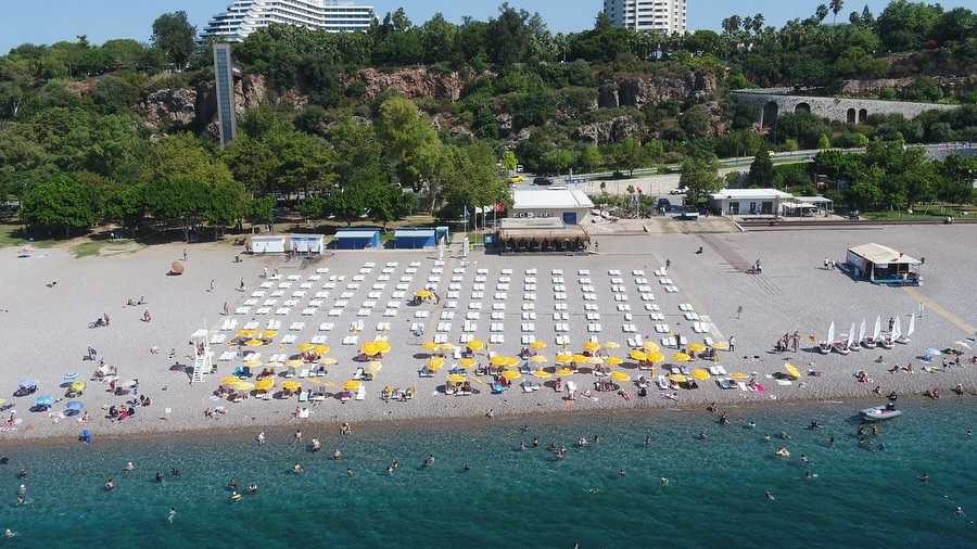 Konyaaltı Sahili’ndeki ikinci halk plajımız hizmete açıldı 

Antalya Büyükşehir