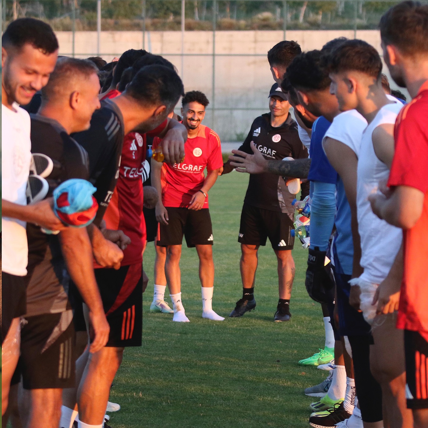 Akreplerimizin akşam antrenmanı sonrası kaleci antrenörlerimizden Adem Akbel ile