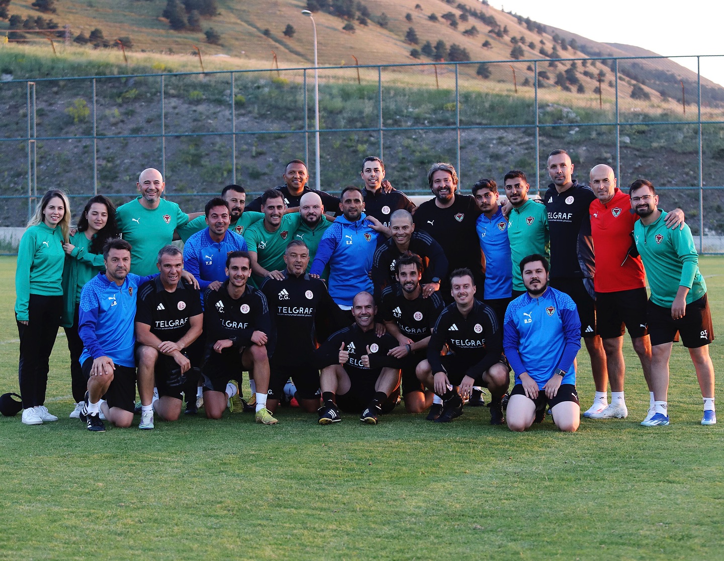 Teknik ekibimiz, Erzurum kampında Hatayspor teknik ekibi ile dostluk maçı yaptı.
