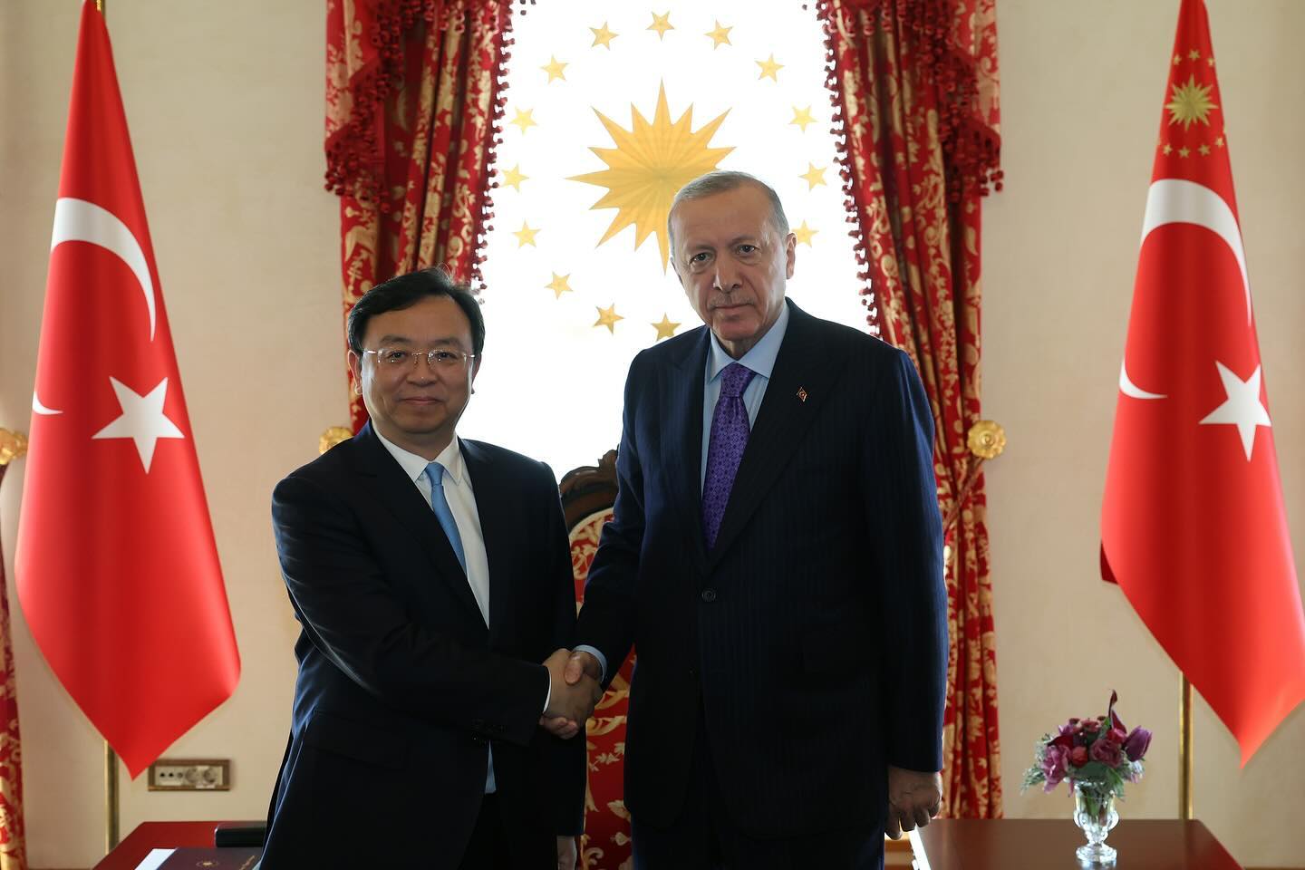 Cumhurbaşkanımız Recep Tayyip Erdoğan, elektrikli araç üreticisi Çinli BYD Yönet