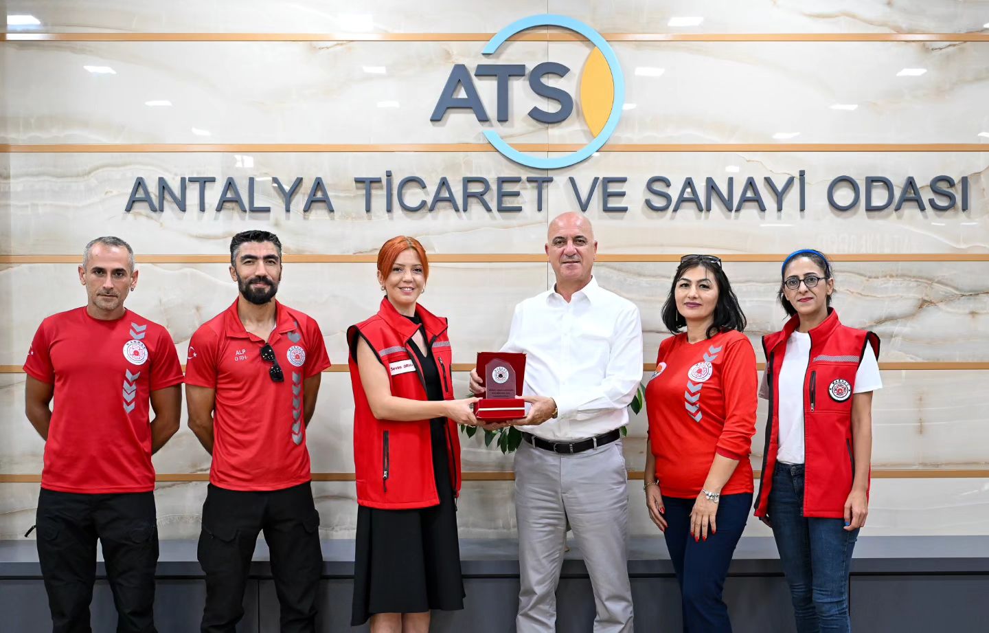 MAKSAT Arama Kurtarma Derneği Başkanı Sevim Dündar ve yönetimi, ATSO Yönetim Kur