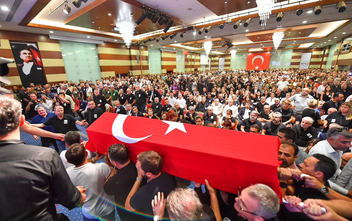 Merhum Yönetim Kurulu Başkanımız Ali Bahar, ailesi, sevenleri, iş ve siyaset dün