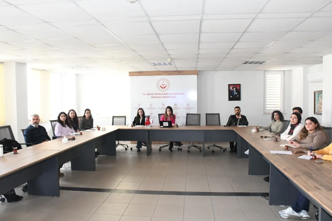 Antalya'da Ebeveyn Kaybı Yaşayan Çocuklar İçin Kapsamlı Eğitim Düzenlendi - Detay Görsel 3