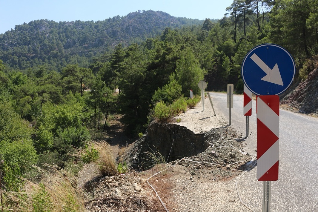 Serik Akbaş Grup Yolu’nda çalışma başlattık 

Antalya Büyükşehir Belediyesi olar