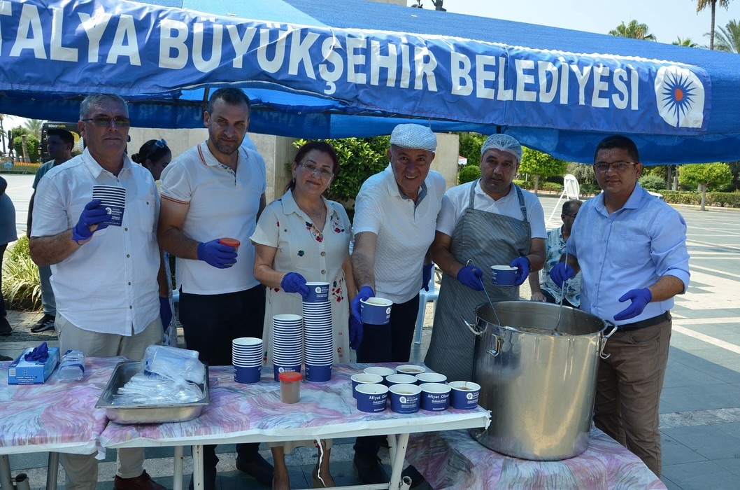 Alanya ilçemizde aşure ikramlarına devam ediyoruz 

Antalya Büyükşehir Belediyes
