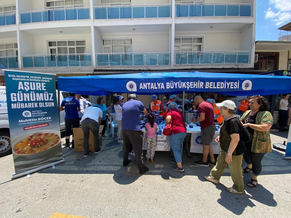 Akseki ilçemizde aşure ikramlarına devam ediyoruz 

Birlik, beraberlik ve paylaş