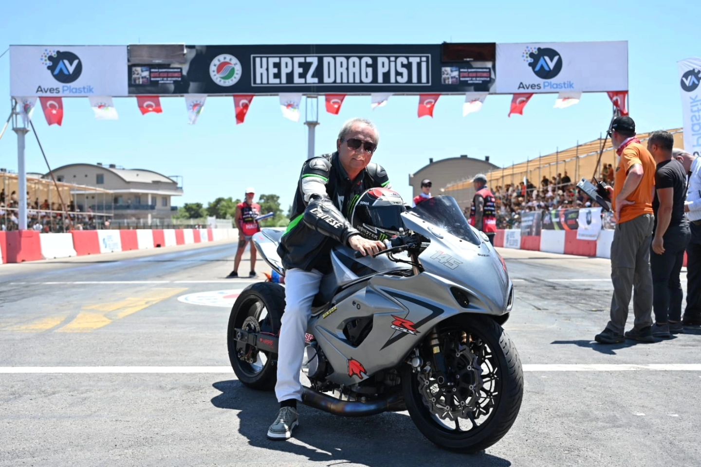 Nefesleri kesen Moto Drag Türkiye Şampiyonası, Kepez Drag Pisti’nde devam ediyor