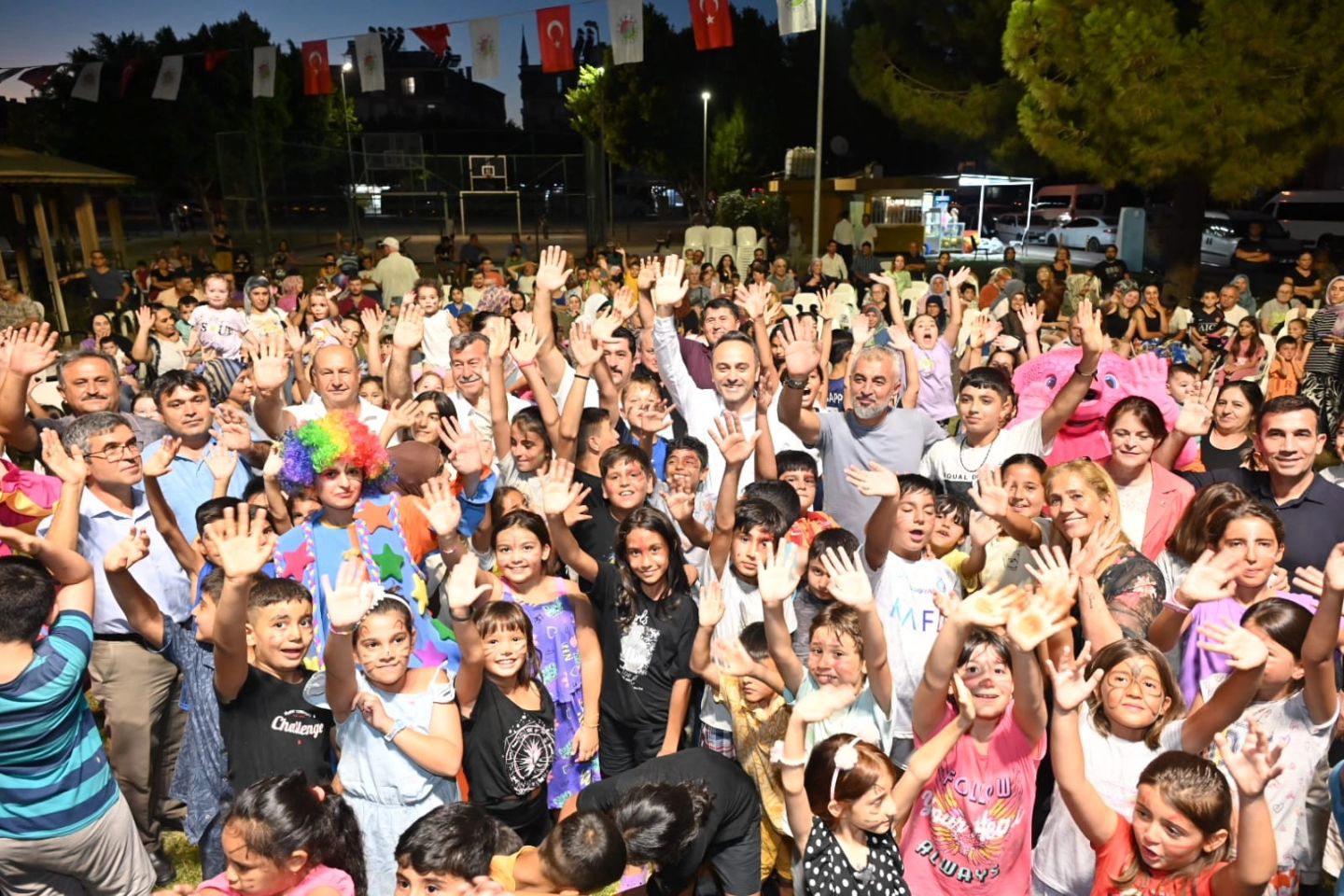 Parklar Şenleniyor etkinliği bu akşam yine çocuklarla güzelleşti.