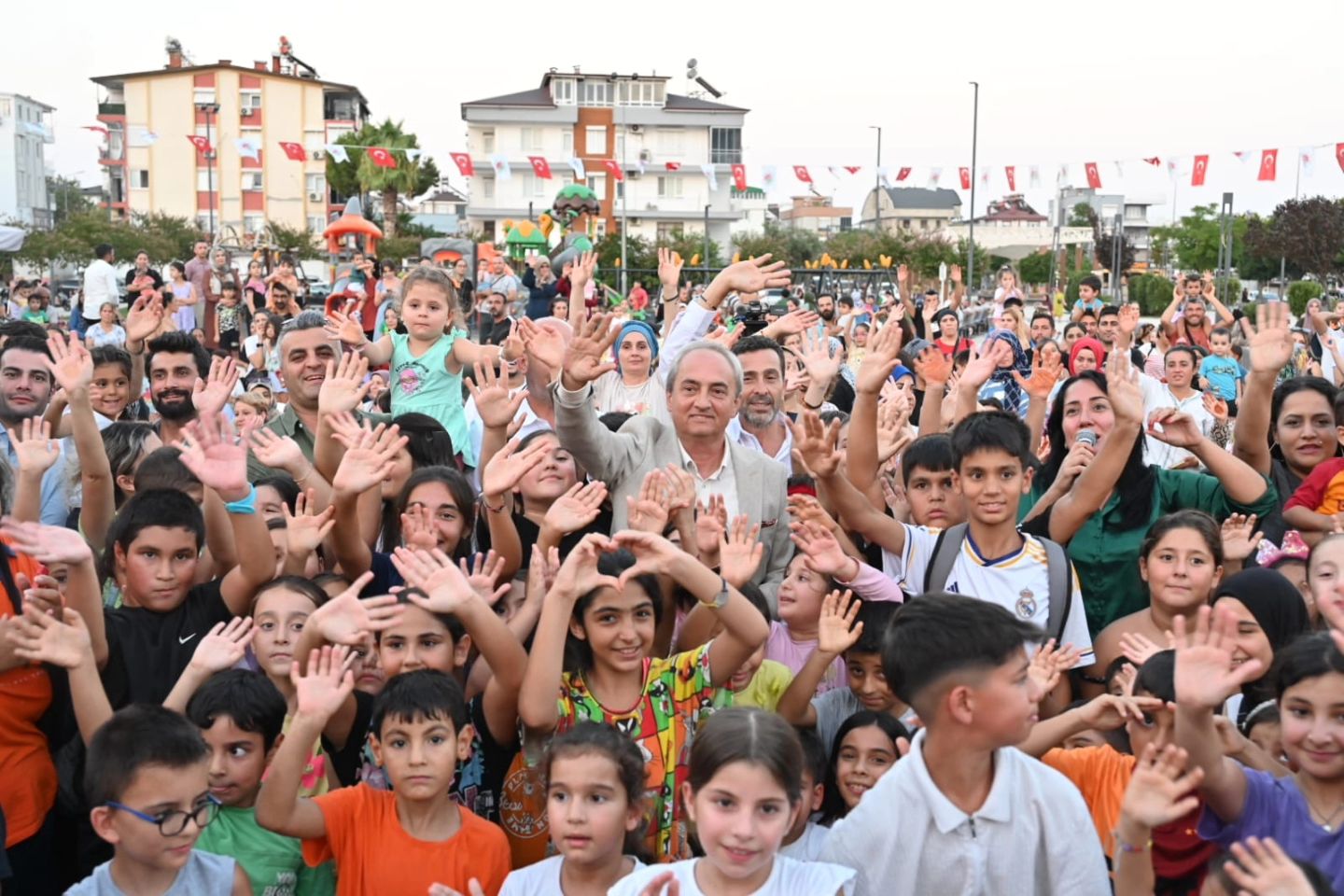 Ülkemizin geleceği çocuklarımız için ne yapsak az.