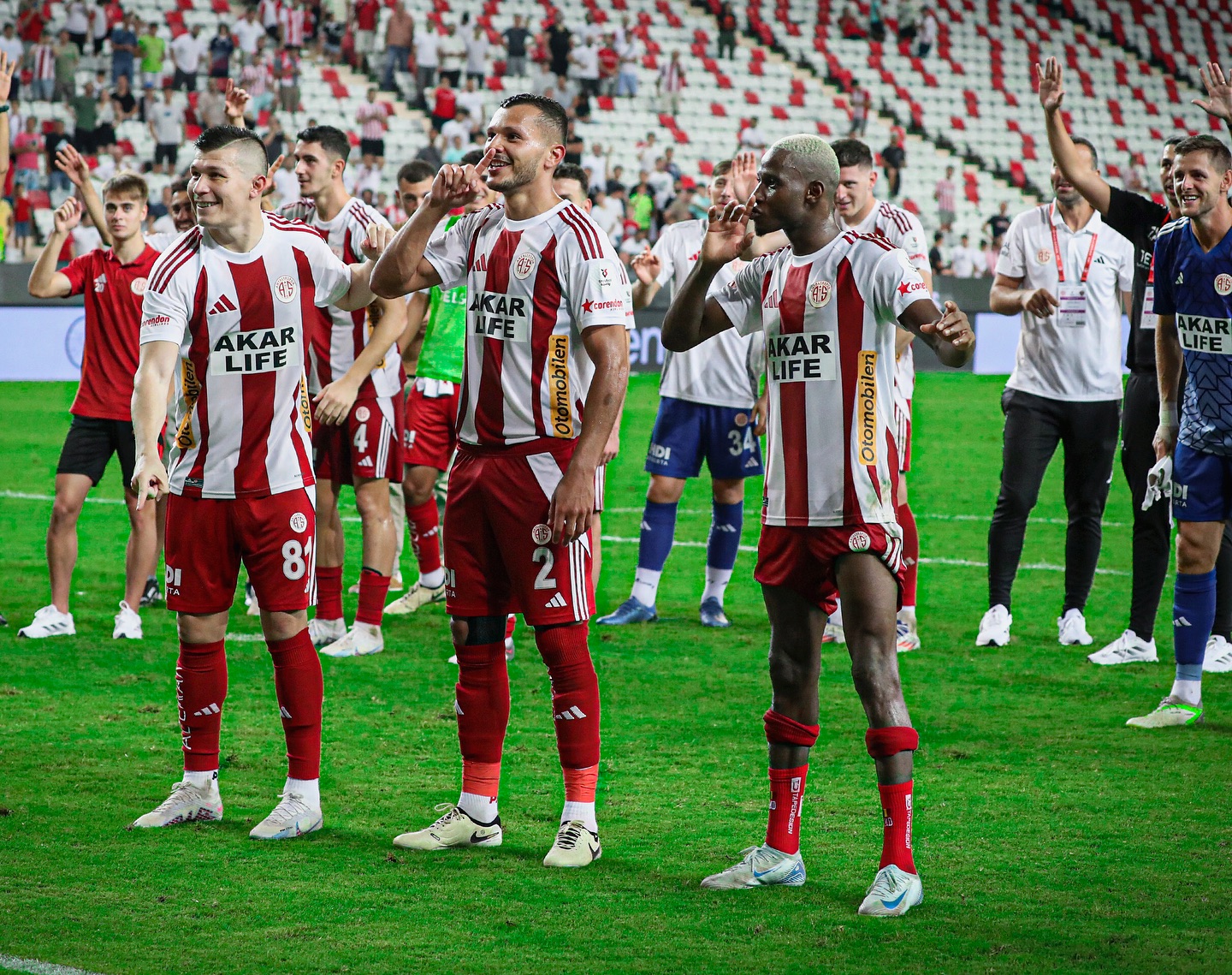 Sezonun ilk üçlüsü gecenin kahramanlarından!