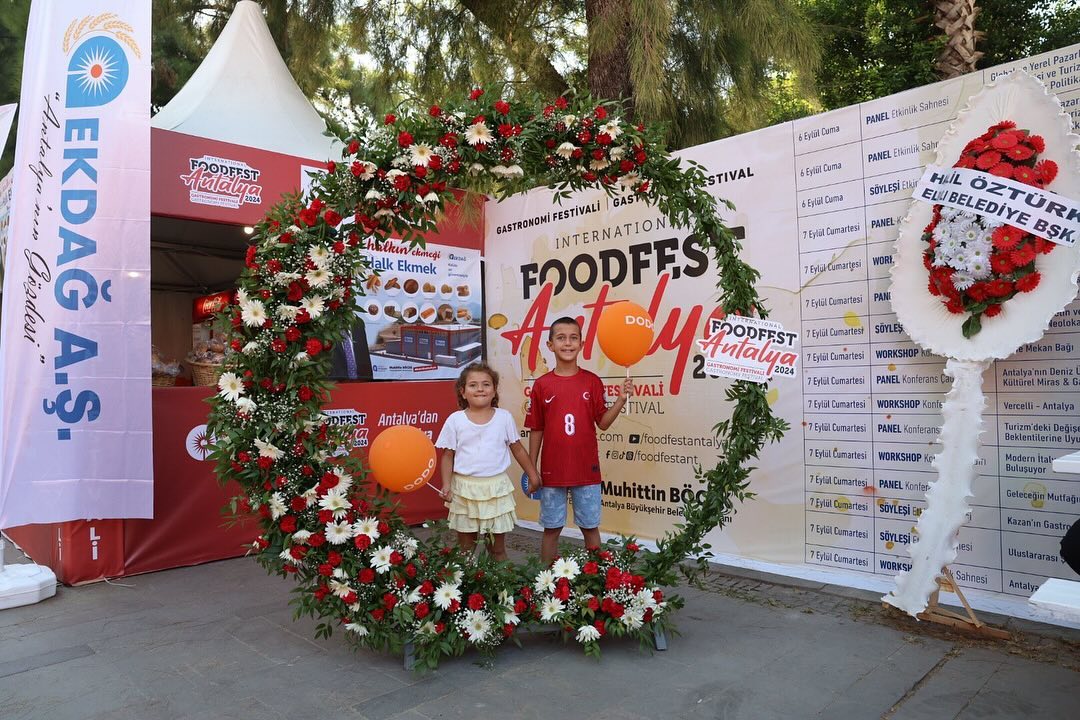 Antalya’da festivalin ilk günü dolu dolu!  
7’den 70’e herkes buluştu, sen de ka