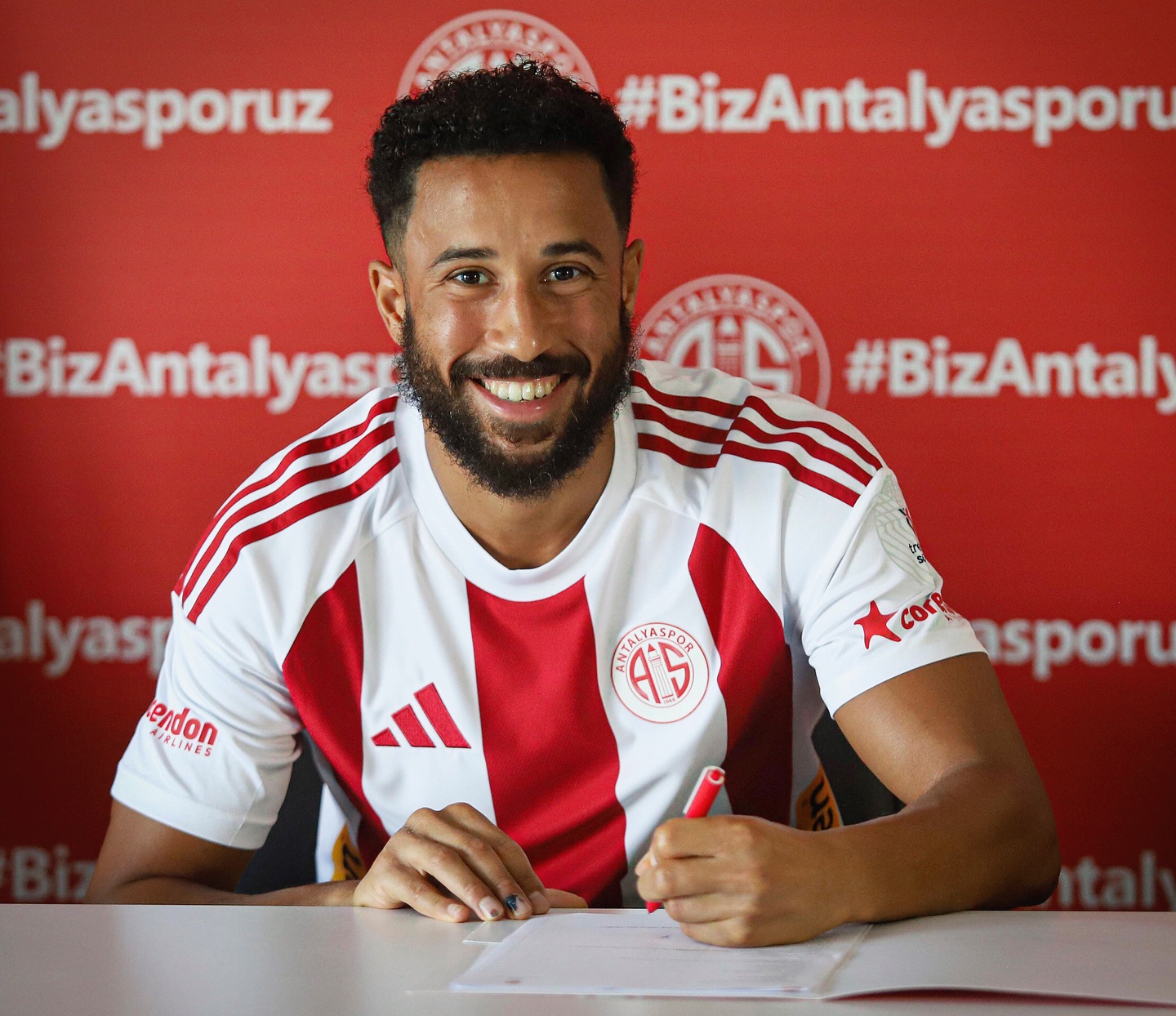 Antalyasporumuz, Andros Darryl Townsend ile 2 yıllık resmi sözleşme imzaladı. At