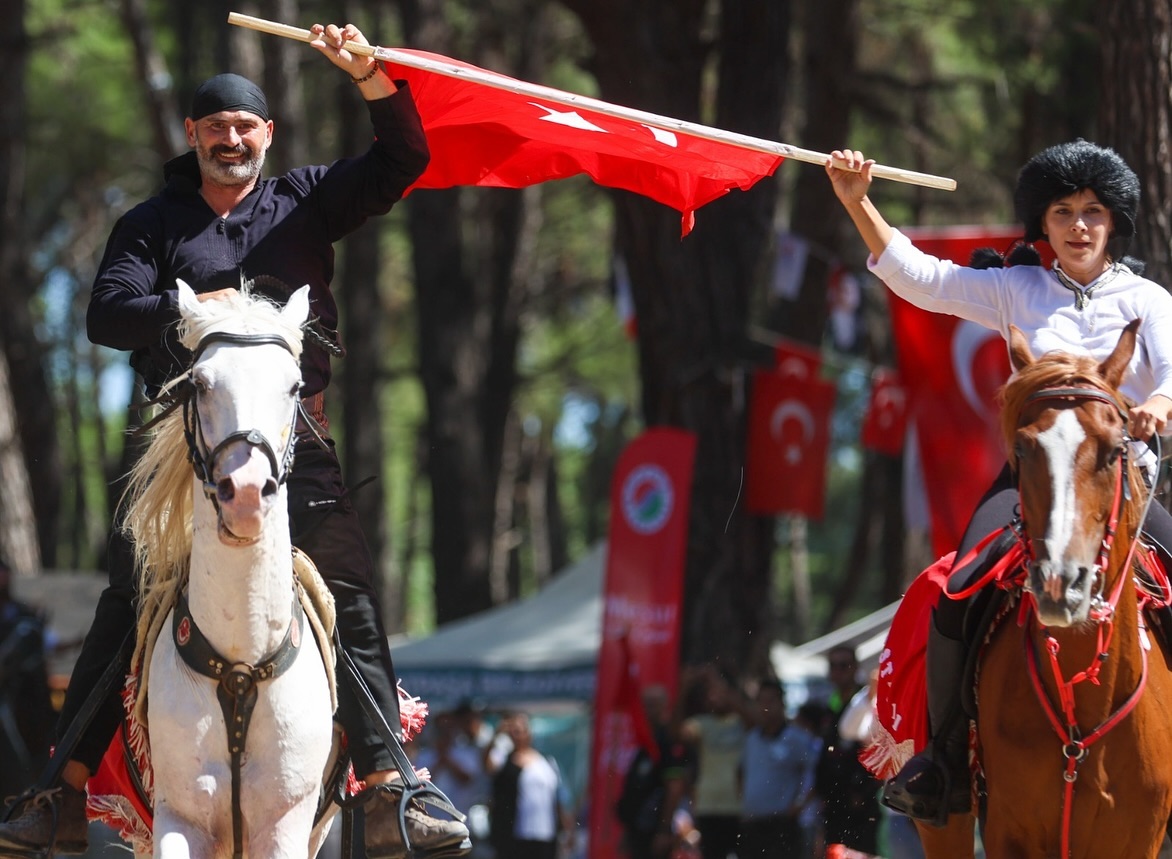 3. Uluslararası Antalya Yörük Türkmen Festivali ikinci gününde, atlı gösteriler