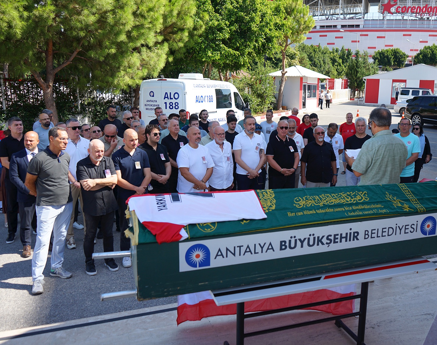 Mekanın cennet olsun Yarkın Böke!

Dün vefat eden efsane futbolcularımızdan Yark