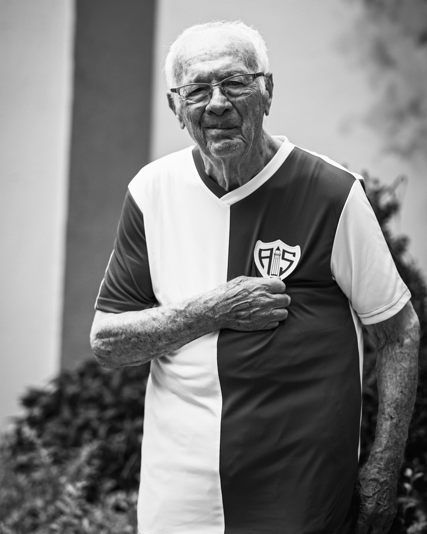 Kulübümüzün ilk kadrosunda yer alan efsane futbolcumuz Yarkın Böke’nin vefat hab