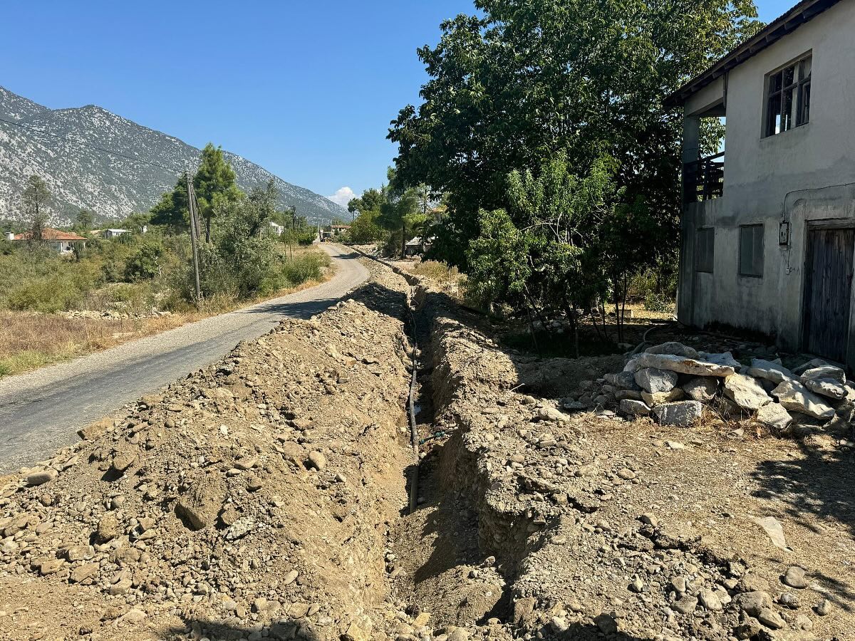 Çaltepe’de eskiyen içme suyu şebekesini yeniliyoruz 

Antalya Büyükşehir Belediy