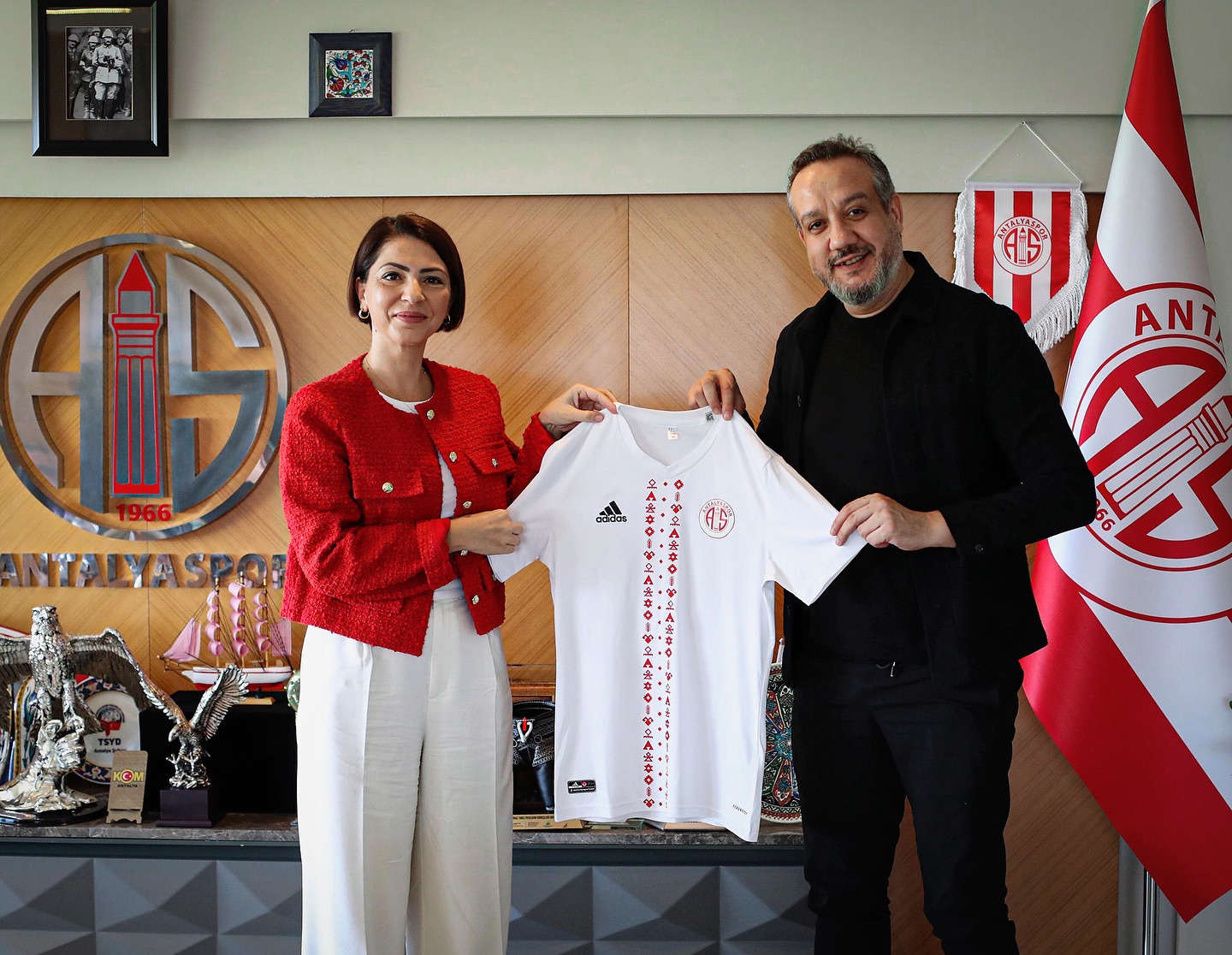 KKTC Antalya Başkonsolosu Sayın Aslı Erkmen ve KKTC Antalya Başkonsolosluğu Eğit