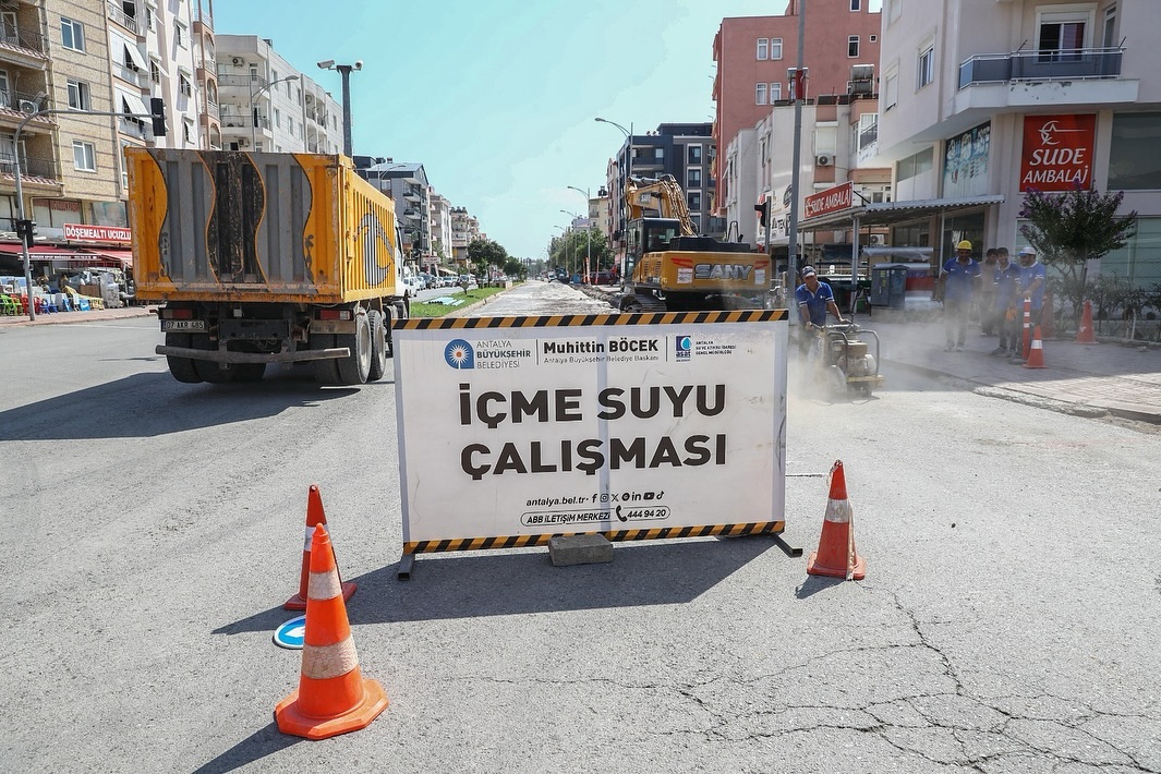 Yeniköy’de eskiyen içme suyu hattını yeniliyoruz 

Antalya Büyükşehir Belediyesi