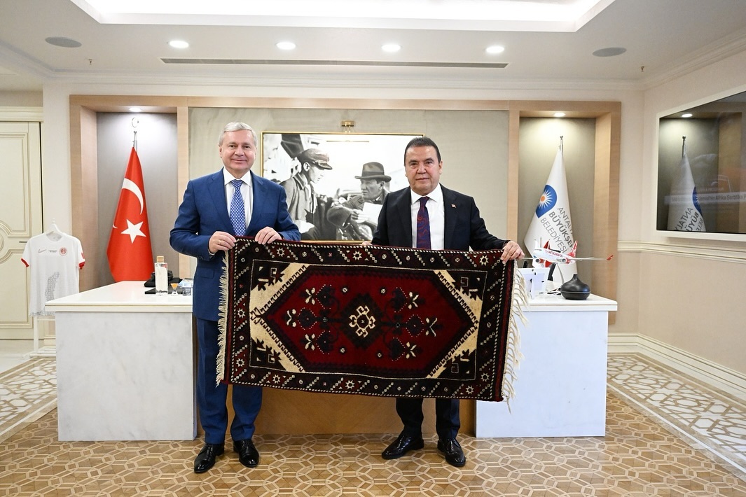 Rus Bakan, Başkan Muhittin Böcek’i ziyaret etti 

Rusya Federasyonu’nun Moskova