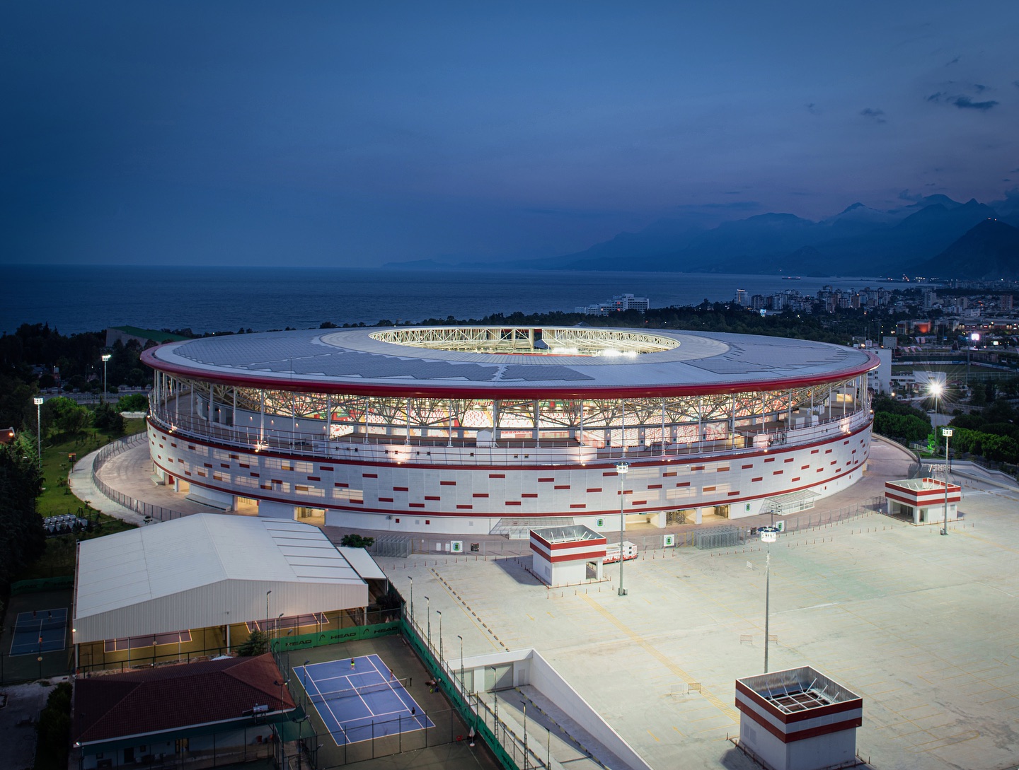 Yarın oynayacağımız Fenerbahçe maçı için stadyum kapıları saat 16.00’da açılacak