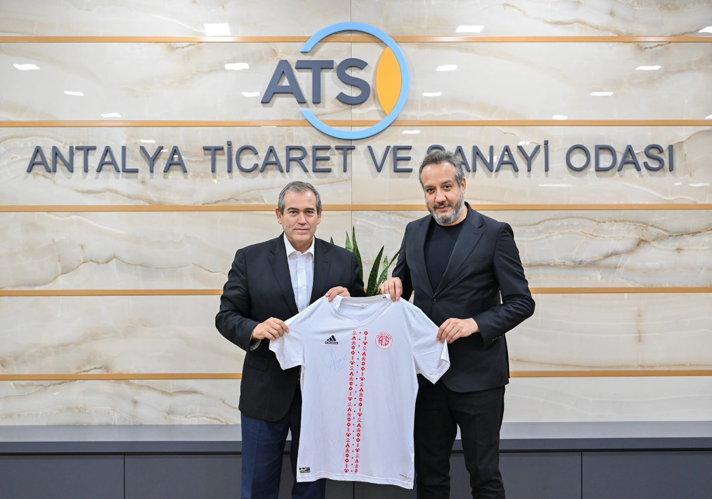 Antalyaspor Başkanı Sinan Boztepe ve Yönetim Kurulu Üyeleri, merhum Başkanımız A