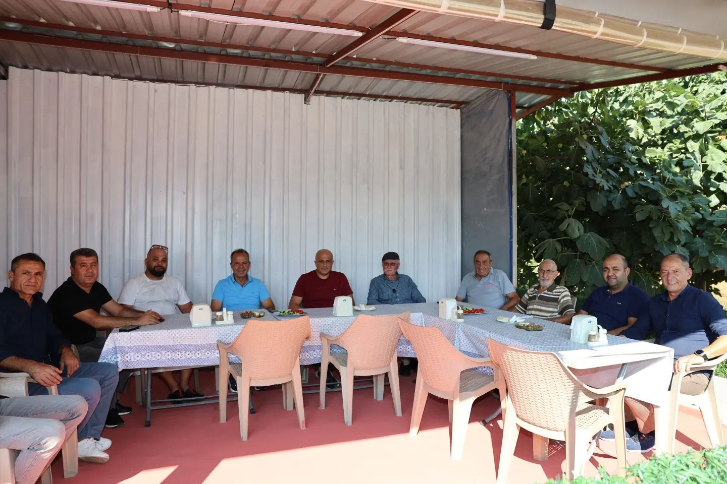 Belediye Meclis Üyelerimizin katılımıyla esnafımızla kahvaltıda buluştuk. Bu pro…