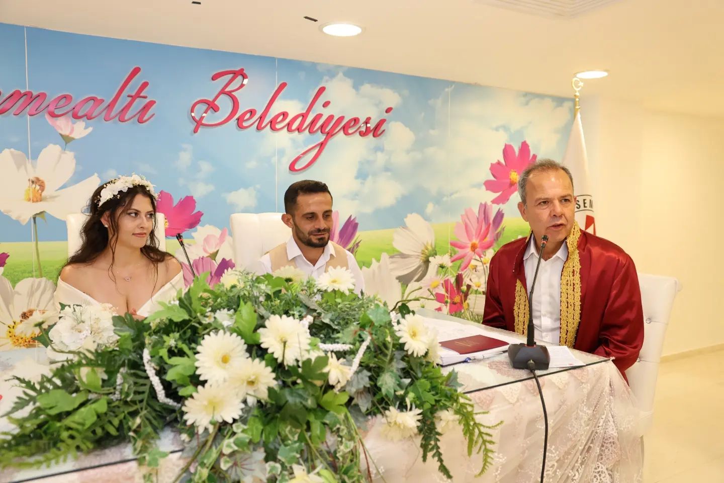 Belediye personelimiz Zafer Öner ile Mine Dural’ın nikahını 30 Ağustos Zafer Bay…
