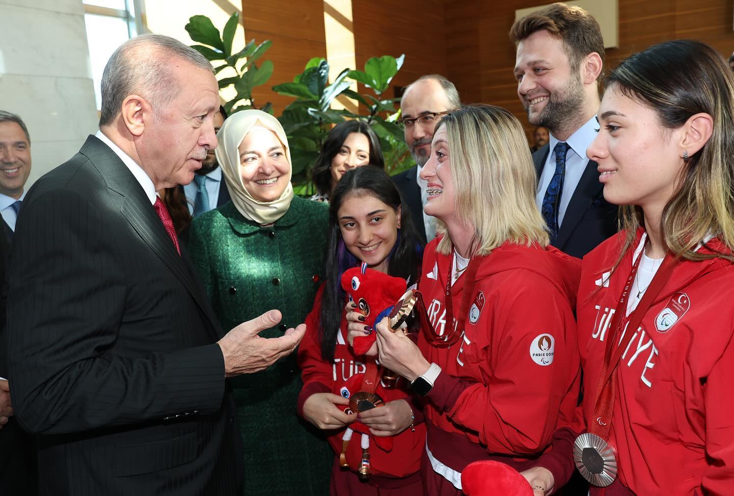 Cumhurbaşkanımız Recep Tayyip Erdoğan, Türkiye Millî Paralimpik Takımı sporcular