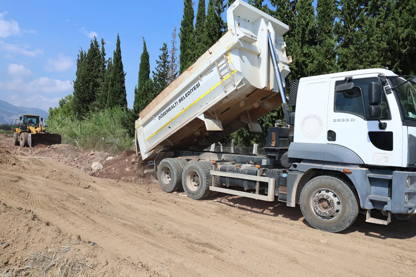 Fen İşleri Müdürlüğü ekiplerimiz Orta Mahalle Alparslan Türkeş Caddesi 7017 Soka…