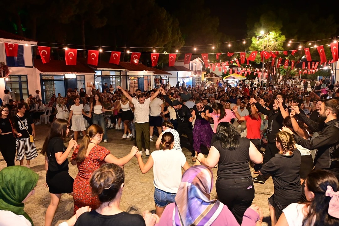Kepez Kültür Festivali’nde bu akşam Karadenizliler Gecesi vardı. Zafer Yılmaz’ın