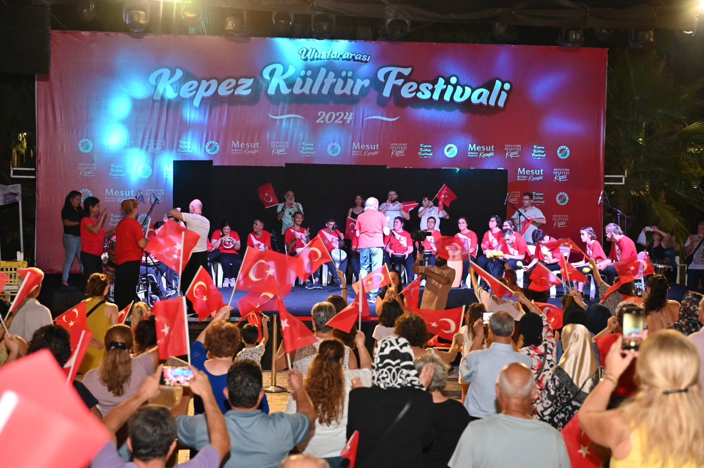 Kepez Kültür Festivali’nde bu akşam iki ayrı gösteri vardı.
