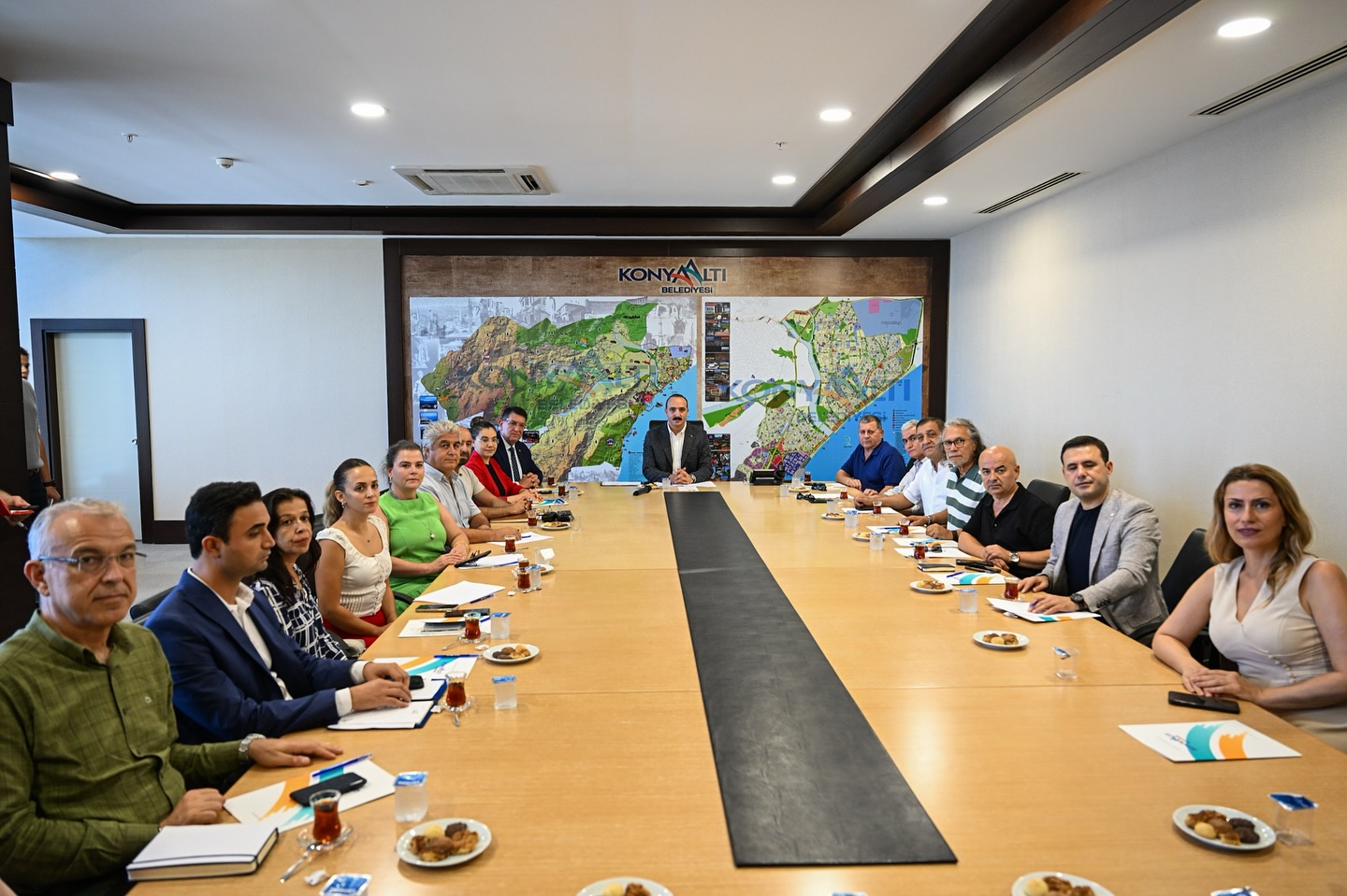 Yönetim Kurulu Üyemiz Ahmet Kasapoğlu, Konyaaltı Belediye Başkanı Cem Kotan başk