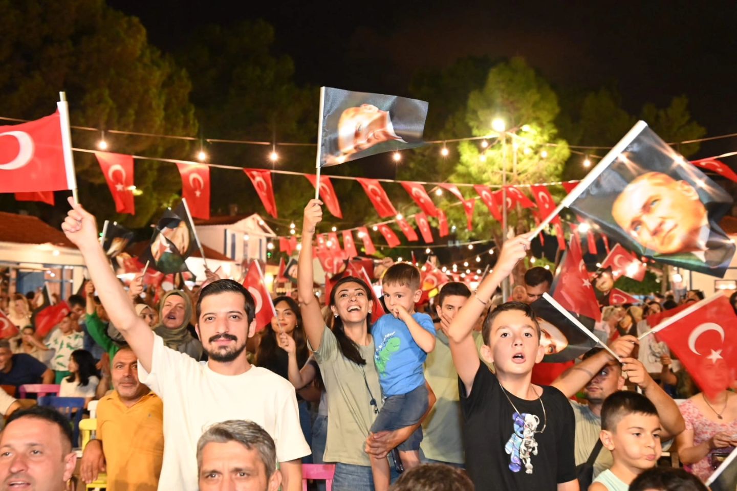 Zafer Bayramı coşkusu Kepez’de yaşandı.