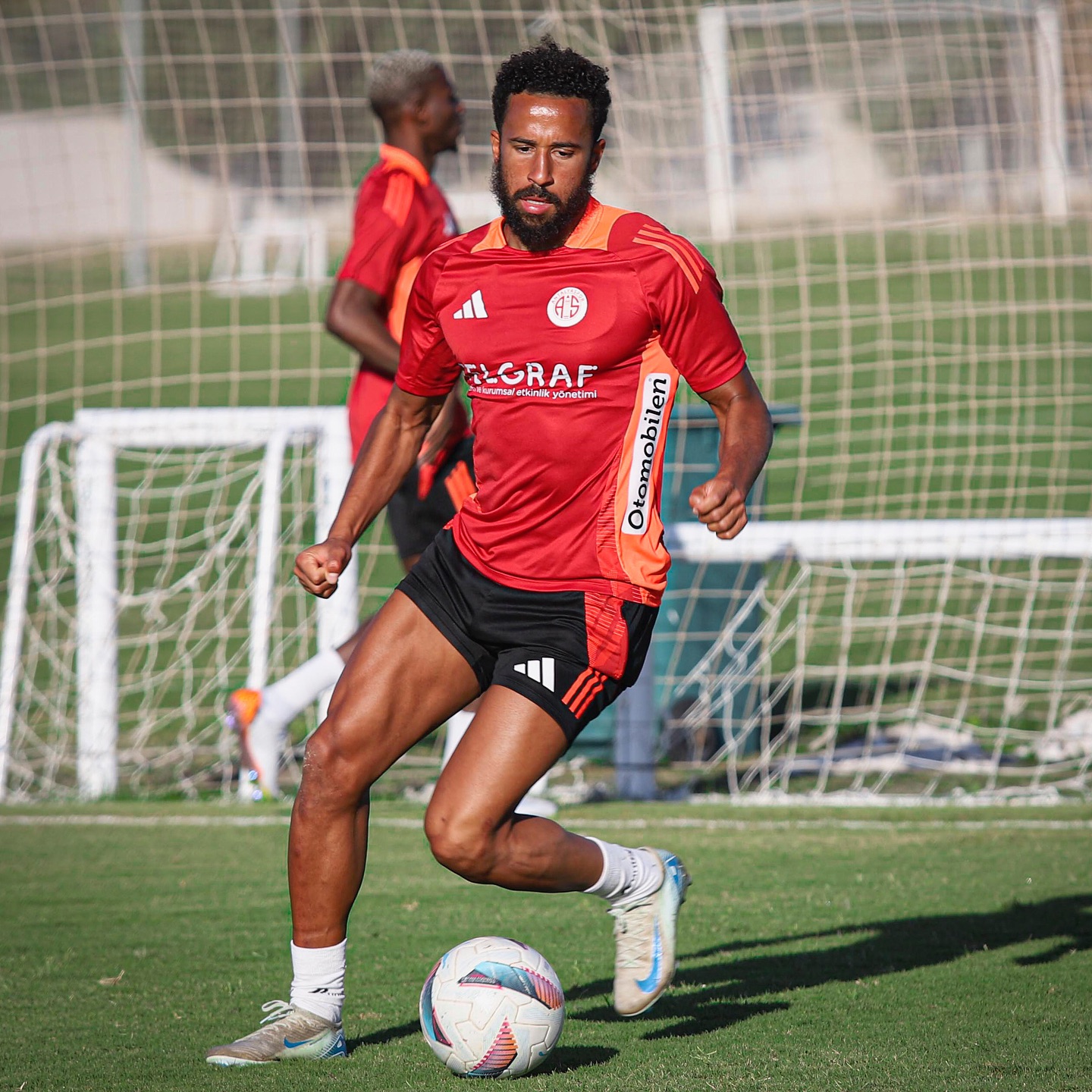 Kırmızı-beyazlılarımız, bugün akşam saatlerinde yaptığı antrenmanla Çaykur Rizes