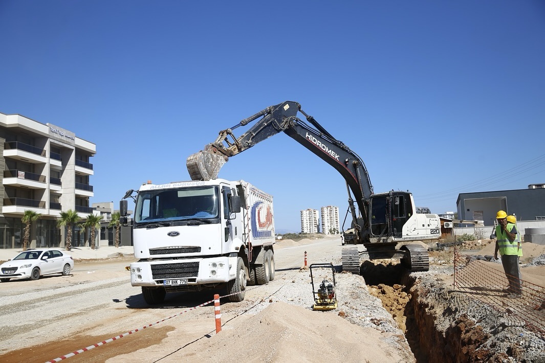 Aksu’da 185 milyon liralık altyapı çalışması yapıyoruz 

Planlı, kurallı ve kiml