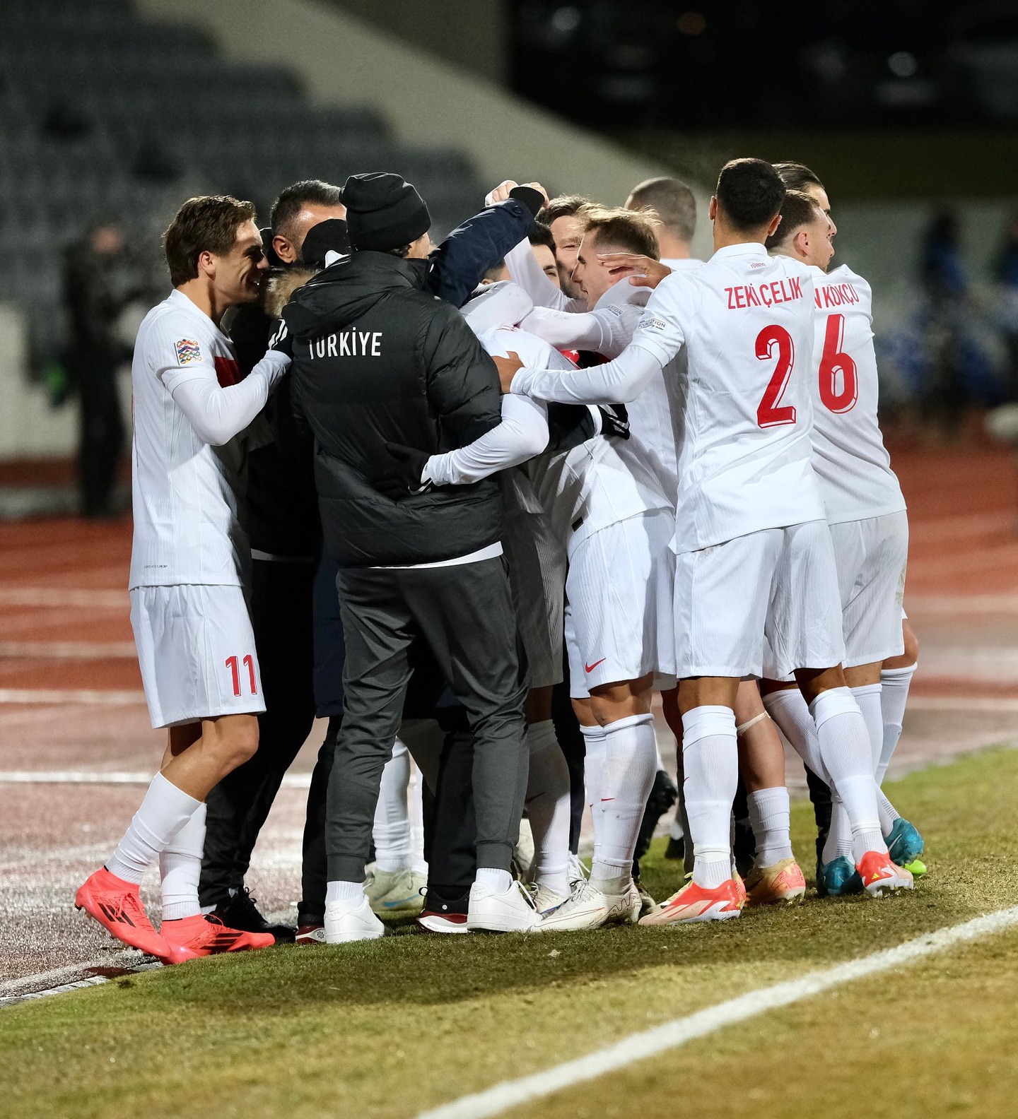 Harikasınız  

Deplasmanda İzlanda’yı 4-2 mağlup eden A Millî Takımımızı yürekte