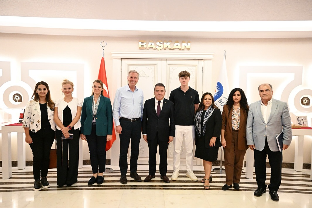 Almanya eski Cumhurbaşkanı Wullf’tan Başkan Muhittin Böcek’e ziyaret 

Almanya F