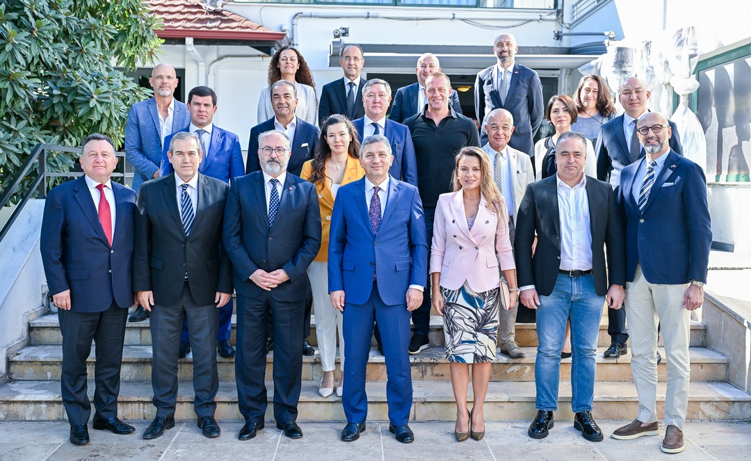 Antalya Valisi Sayın Hulusi Şahin’in onur konuğu olarak katıldığı toplantıda, Bü