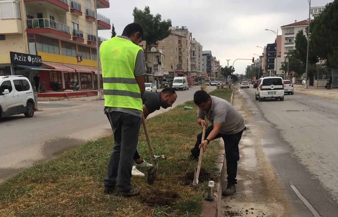 Belediye ekiplerimiz Döşemealtımız için çalışmaya devam ediyor….